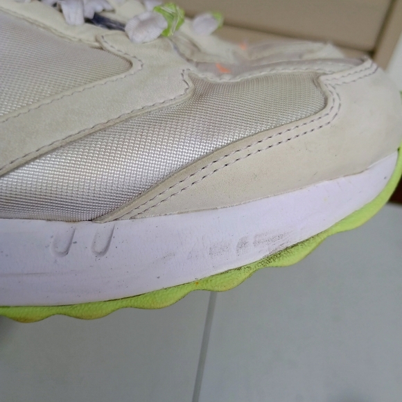 Nike Air Max Dawn Women's size 8 peach cream colored sneakers DX3717-100 - Picture 16 of 16